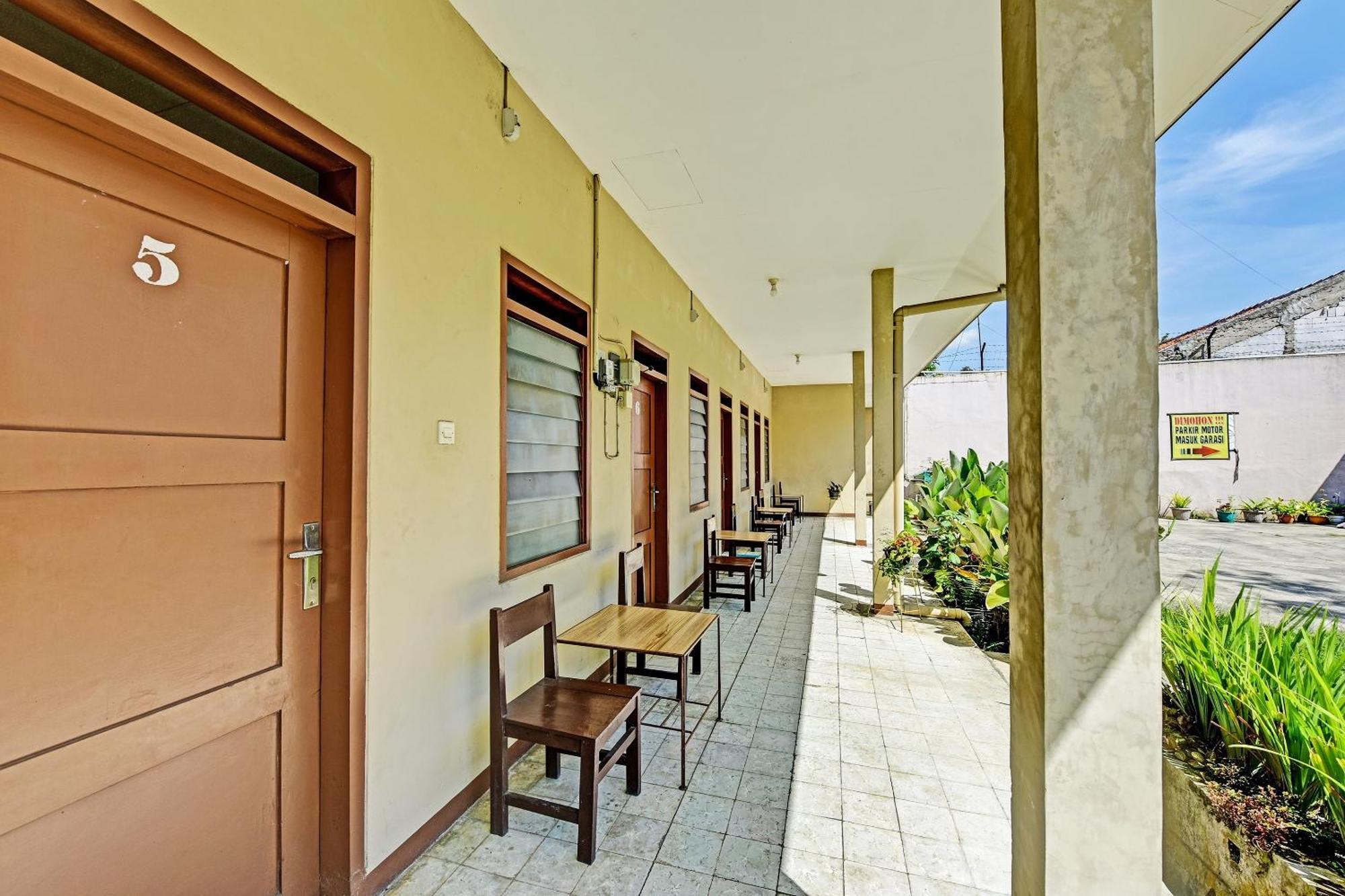 Oyo 90443 Hotel New Kartika In Cilopadang Екстер'єр фото